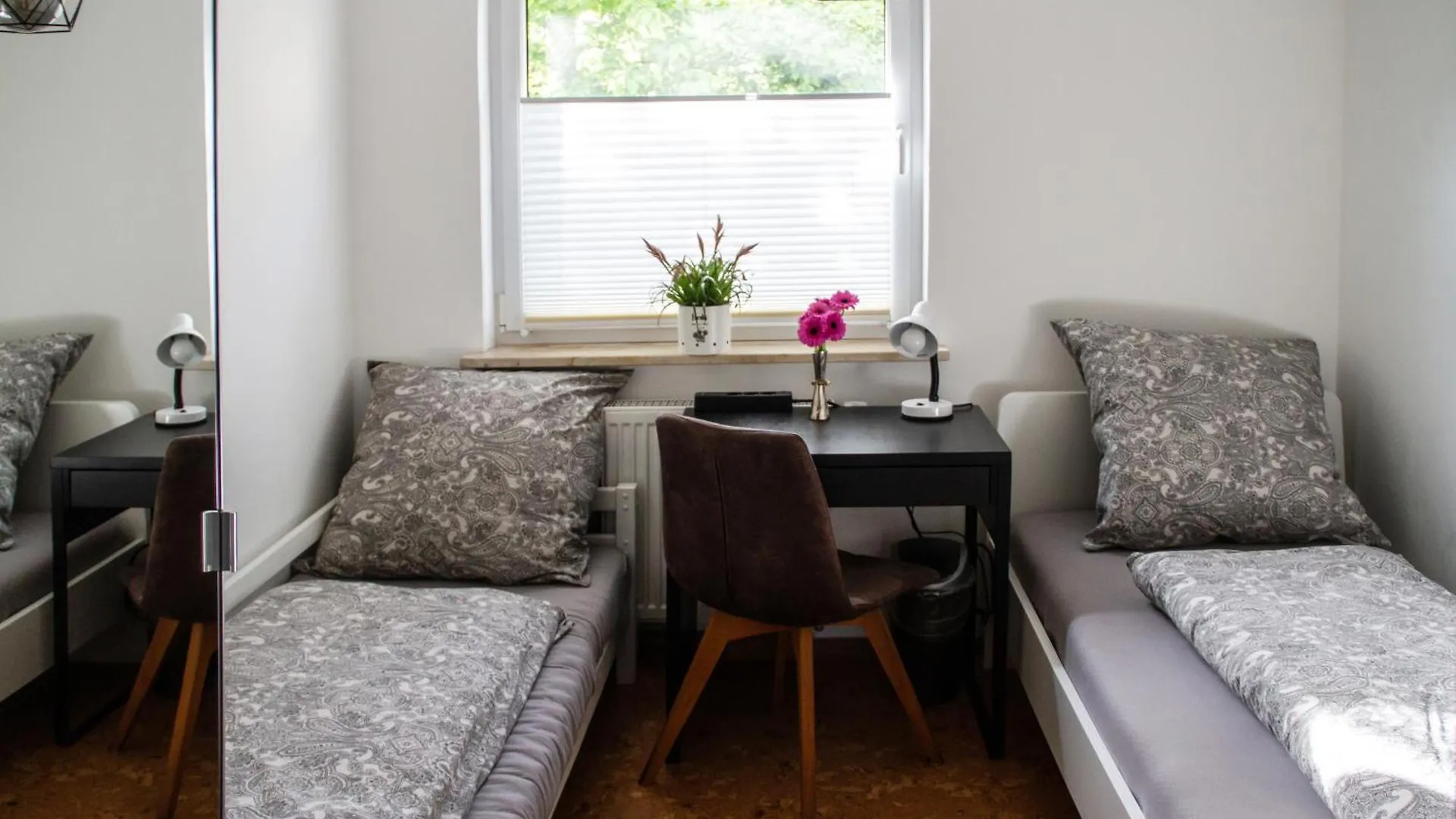 Apartment Rk79 Ferienwohnung: Garden Retreat with Pool near Klinikum and Transit Fuerth Germany