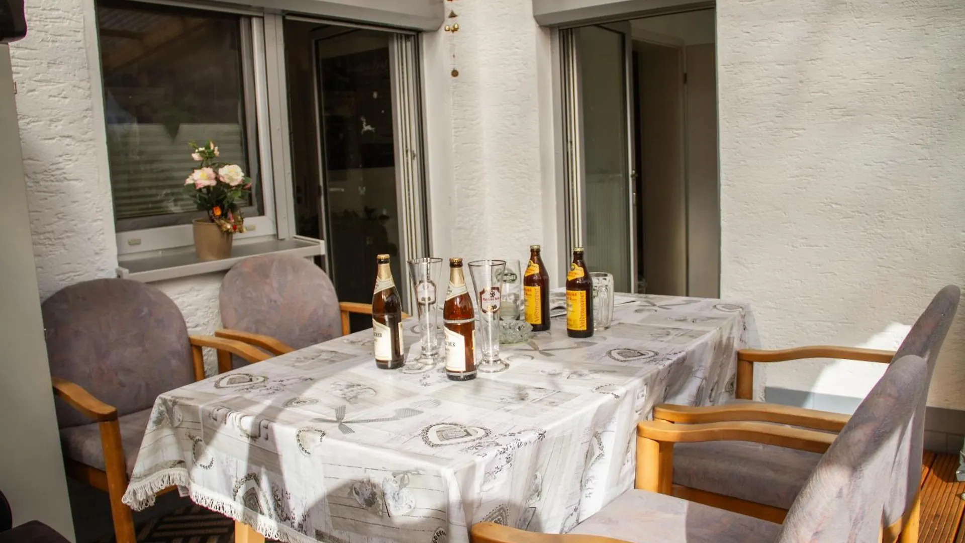 Rk79 Ferienwohnung: Garden Retreat with Pool near Klinikum and Transit Fuerth